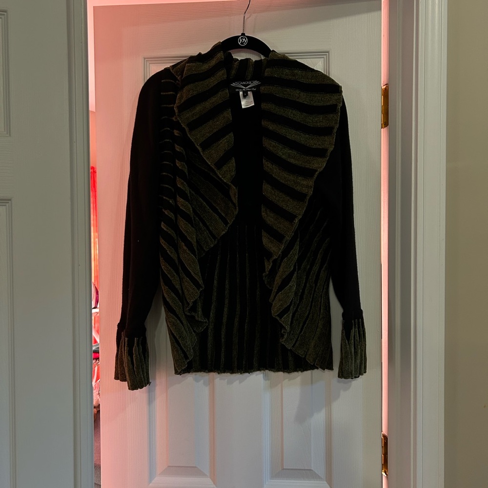 Angle Large Black and Green Cardigan NWOT